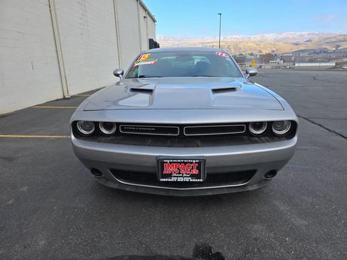 Used 2015 Dodge Challenger SXT image 2