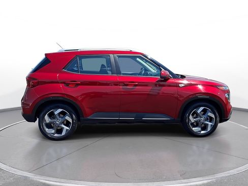 Used 2024 Hyundai Venue SEL FWD image 9
