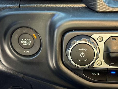 Used 2023 Jeep Wrangler Unlimited Sahara image 28