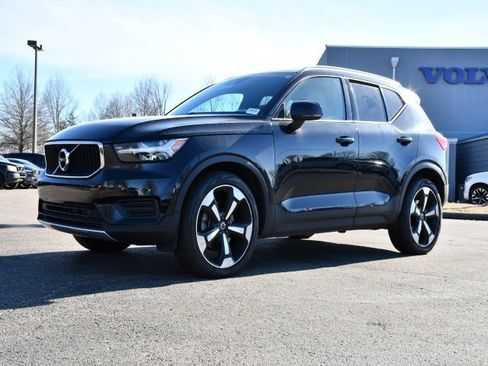 Used 2019 Volvo XC40 T5 Momentum image 3