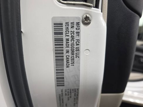 Used 2024 Chrysler Pacifica Limited image 39