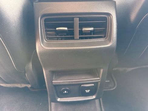 Used 2022 Ford Edge Titanium AWD/4WD image 19