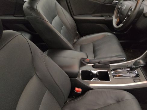 Used 2015 Honda Accord Touring image 21