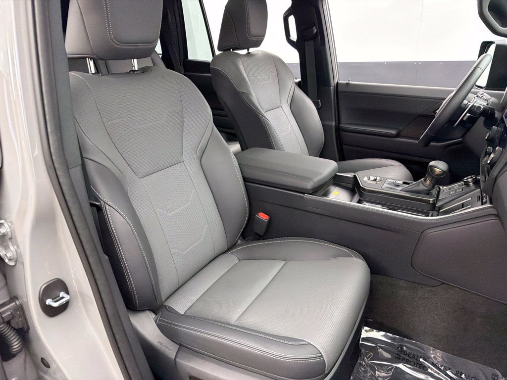 Used 2026 Lexus GX 550 w/ Cold Area Package AWD/4WD image 25