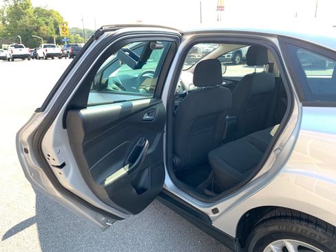 Used 2016 Ford Focus SE FWD image 22