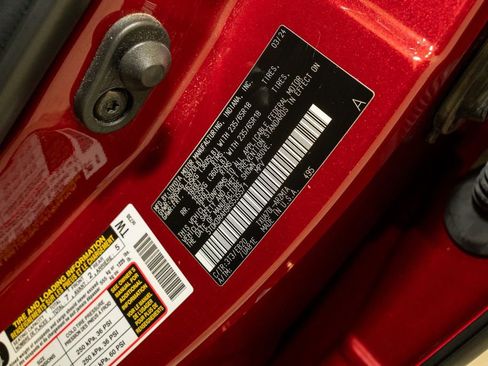 Certified 2024 Toyota Highlander XLE image 23