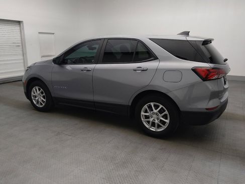 Used 2024 Chevrolet Equinox LS w/ LS Convenience Package FWD image 3