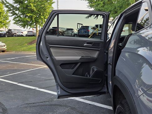 Certified 2023 Volkswagen Atlas Cross Sport SEL R-Line AWD/4WD image 28