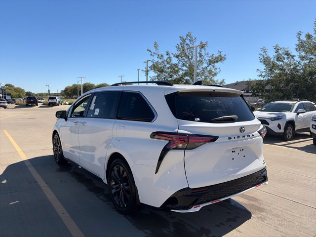 Used 2024 Toyota Sienna XSE FWD image 5