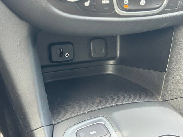 Used 2018 Chevrolet Equinox LT AWD/4WD image 19