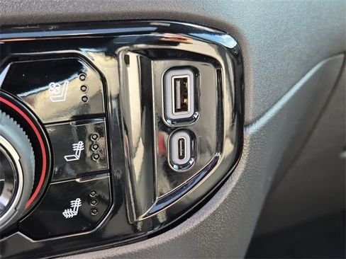 Used 2025 Chevrolet Silverado 1500 ZR2 w/ Technology Package image 30