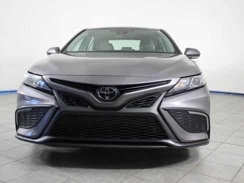 Used 2023 Toyota Camry SE image 6