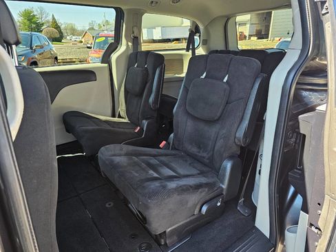 Used 2016 Dodge Grand Caravan SXT w/ Rear Park Assist Package image 10