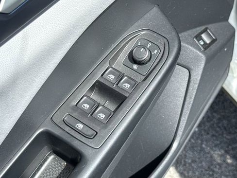 Used 2023 Volkswagen Taos SE w/ Panoramic Sunroof Package AWD/4WD image 24