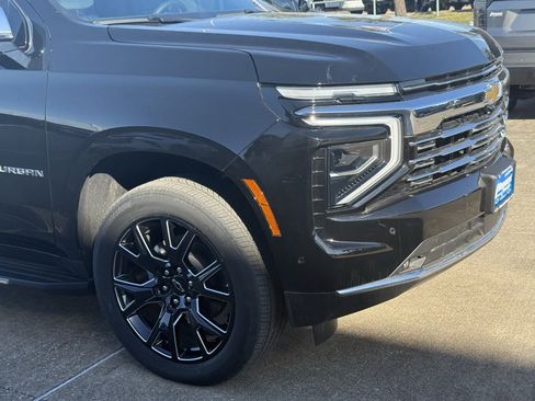 New 2025 Chevrolet Suburban Premier image 6