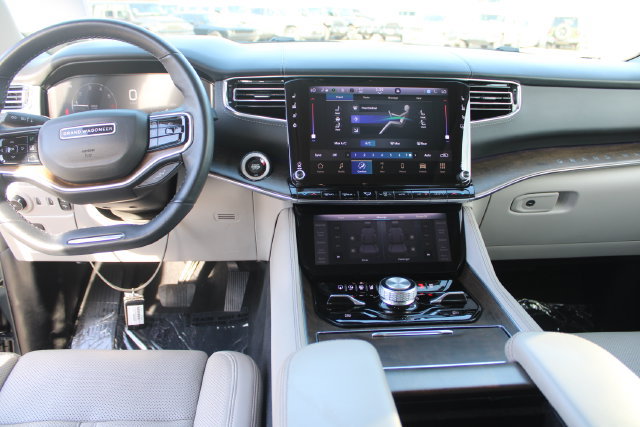 Used 2023 Jeep Grand Wagoneer L 4WD w/ Flexible Seating Group image 15