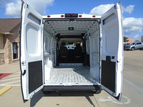 Used 2025 RAM ProMaster 2500 w/ Convenience Group image 10