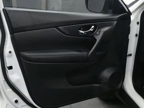 Used 2019 Nissan Rogue SV AWD/4WD image 18