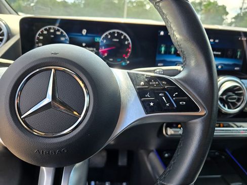 Used 2025 Mercedes-Benz GLA 250 image 19