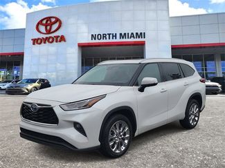 Used 2022 Toyota Highlander Limited video 2