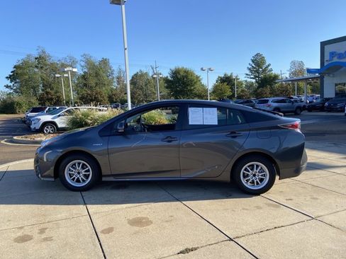 Used 2018 Toyota Prius Four image 6