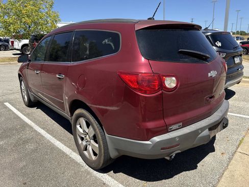 Used 2011 Chevrolet Traverse LTZ FWD image 3