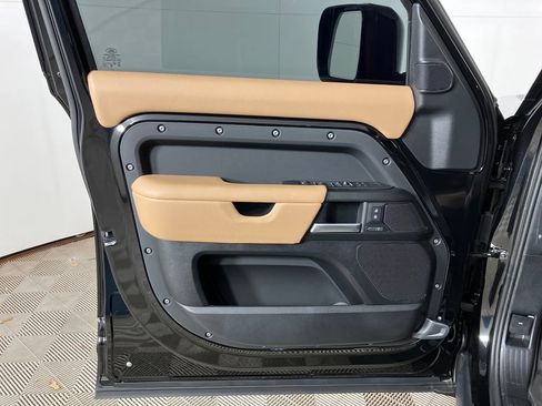 Used 2025 Land Rover Defender 110 X image 22