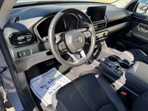 Certified 2025 Honda Pilot Touring image 13