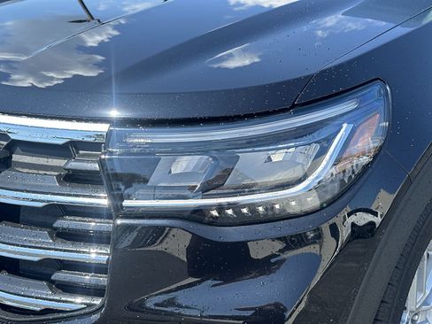 Used 2026 Ford Explorer Active RWD image 11