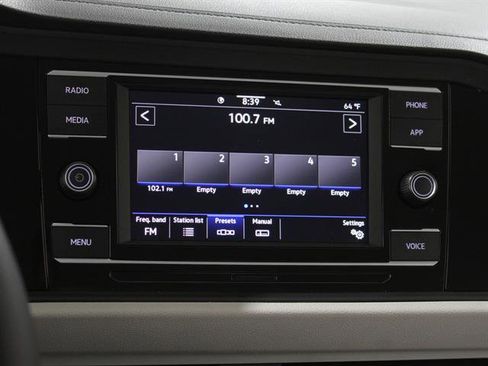 Certified 2023 Volkswagen Jetta SE image 10