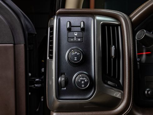 Used 2019 Chevrolet Silverado 2500 LTZ w/ Duramax Plus Package image 21