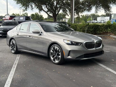 Certified 2025 BMW 540i xDrive AWD/4WD image 2