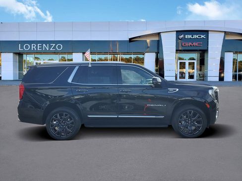 Used 2023 GMC Yukon Denali w/ Advanced Technology Package image 4