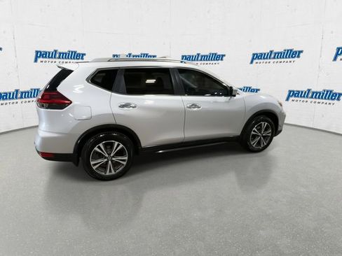 Used 2019 Nissan Rogue SV w/ Premium Package FWD image 12