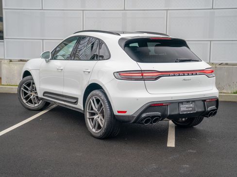 Certified 2025 Porsche Macan image 3