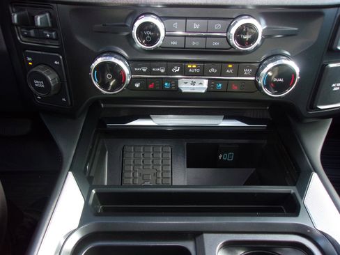 Certified 2024 Ford F250 Platinum image 22