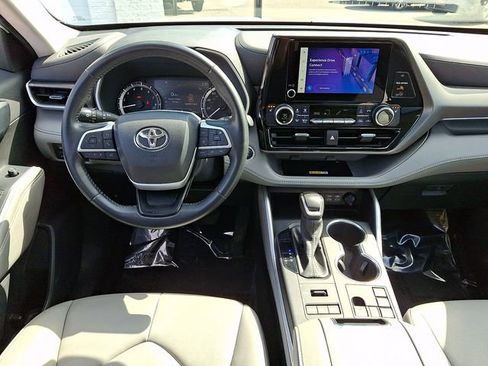 Used 2023 Toyota Highlander XLE image 12