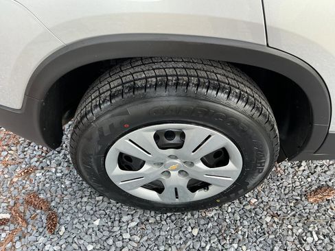 Used 2018 Chevrolet Trax LS image 19