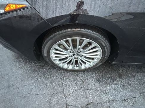 Used 2020 Toyota Avalon Limited image 37