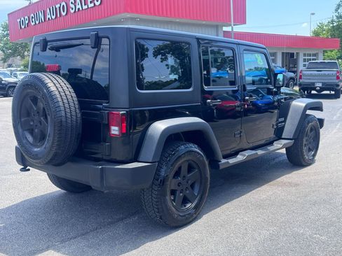 Used 2018 Jeep Wrangler Unlimited Sport S AWD/4WD image 3