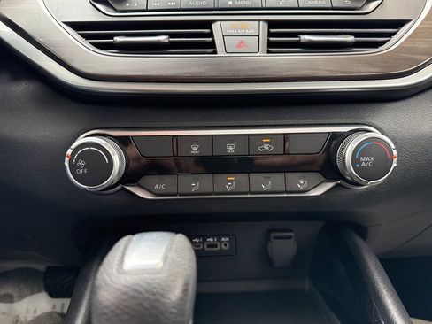 Used 2024 Nissan Altima 2.5 SV image 14