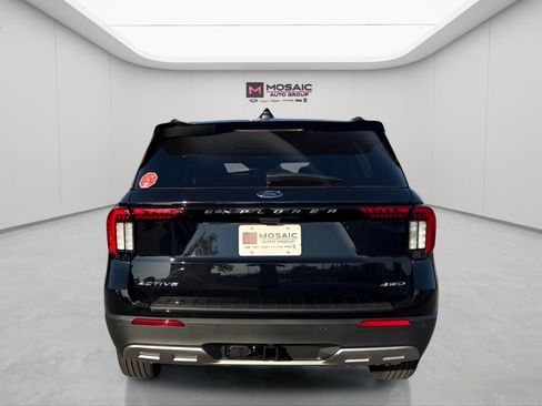 Used 2025 Ford Explorer Active w/ Active Comfort Package image 3