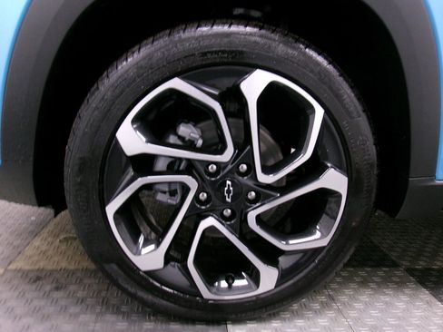 Used 2026 Chevrolet Trax RS w/ Sunroof Package FWD image 8