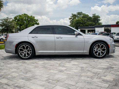 Used 2018 Chrysler 300 S w/ 300S Premium Group RWD image 10