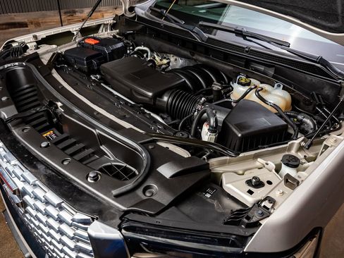 Used 2024 GMC Yukon XL Denali w/ Advanced Technology Package image 44