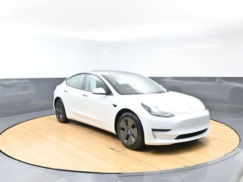 Used 2023 Tesla Model 3 Standard Range RWD image 7