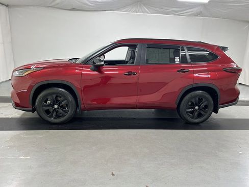 Used 2025 Toyota Highlander XLE image 6