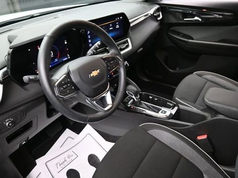 Used 2024 Chevrolet TrailBlazer LT w/ LT Cold Weather Package FWD image 19