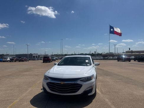 Used 2024 Chevrolet Malibu LT FWD image 6