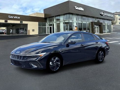 New 2026 Hyundai Elantra Sport FWD image 2